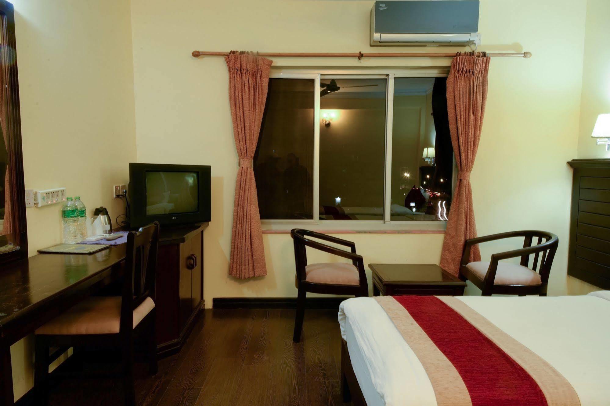 Hotel Lake Star Pokhara Eksteriør billede