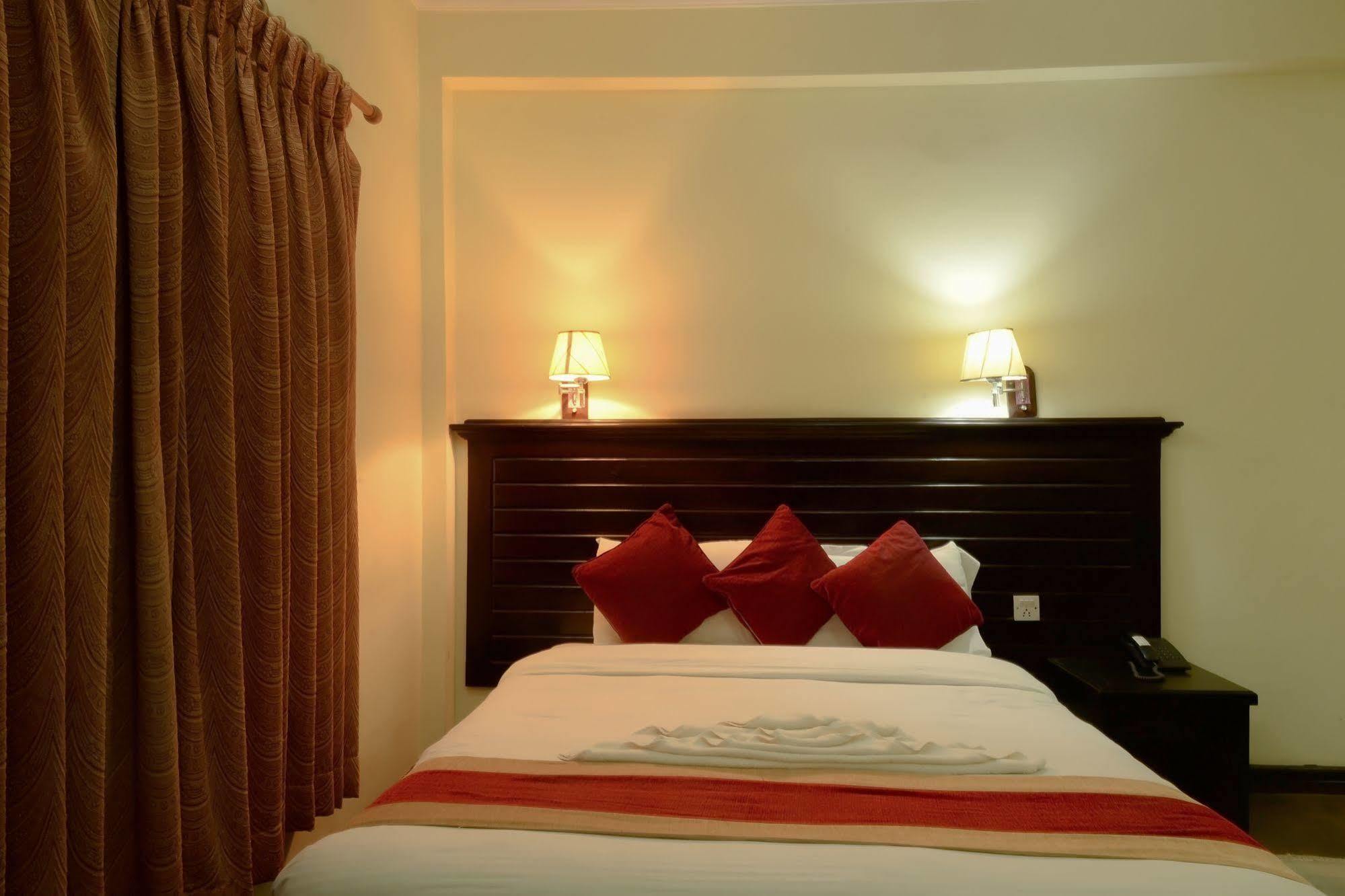 Hotel Lake Star Pokhara Eksteriør billede