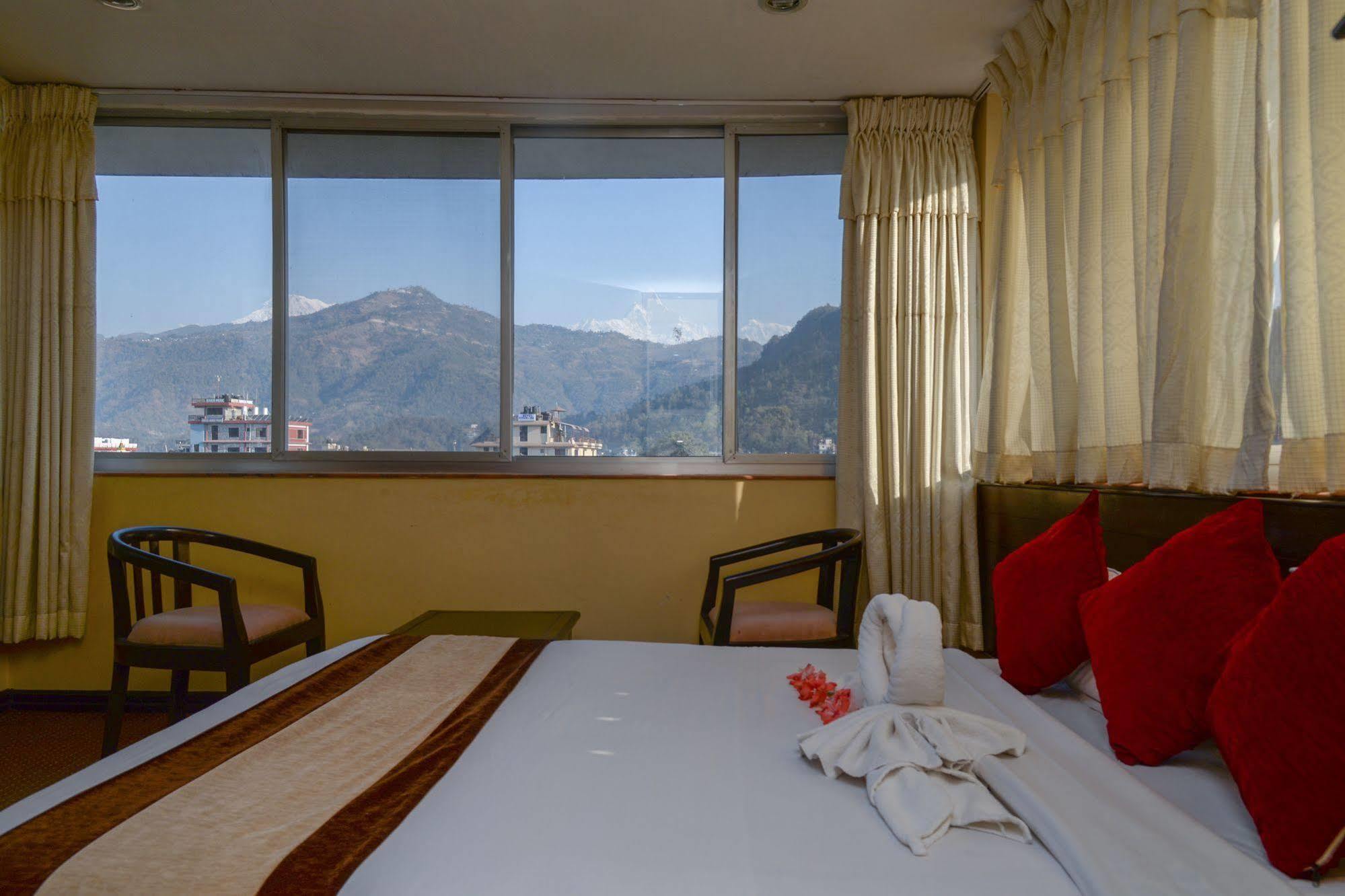 Hotel Lake Star Pokhara Eksteriør billede