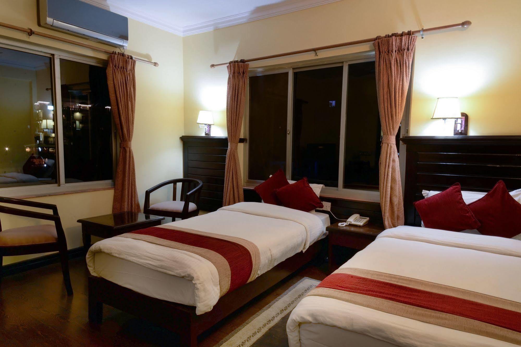 Hotel Lake Star Pokhara Eksteriør billede