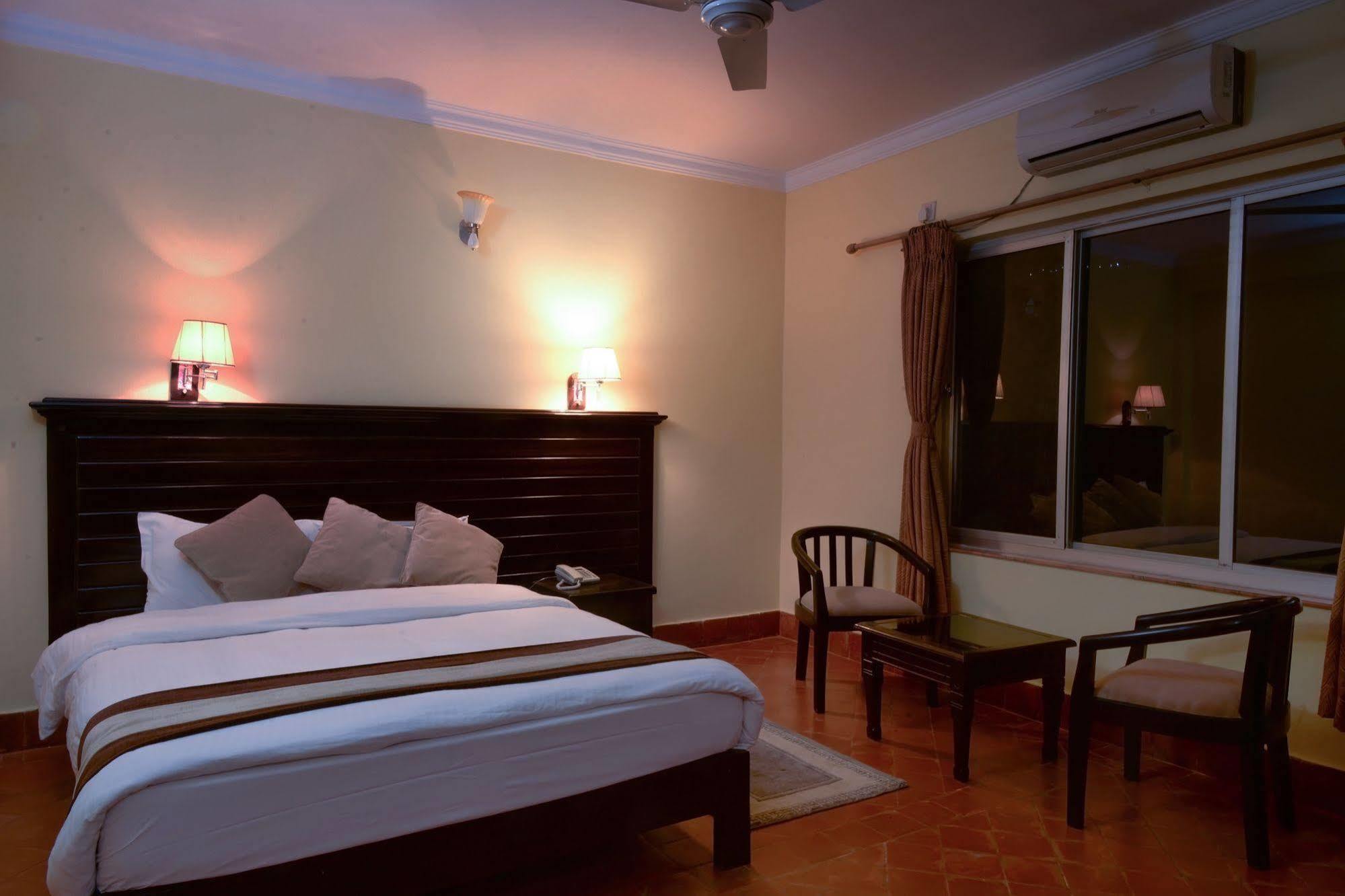 Hotel Lake Star Pokhara Eksteriør billede